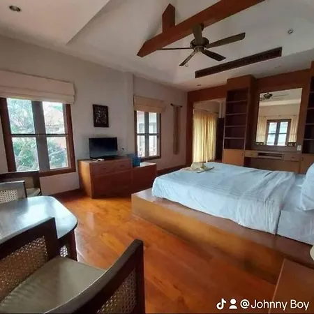 Villa Luxury 5br Pool Pattaya-family & Friends Fun Escape-bbq, Pool Table