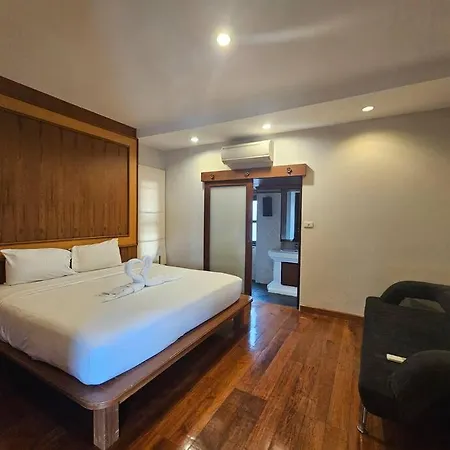 Luxury 5br Pool Pattaya-family & Friends Fun Escape-bbq, Pool Table Villa *