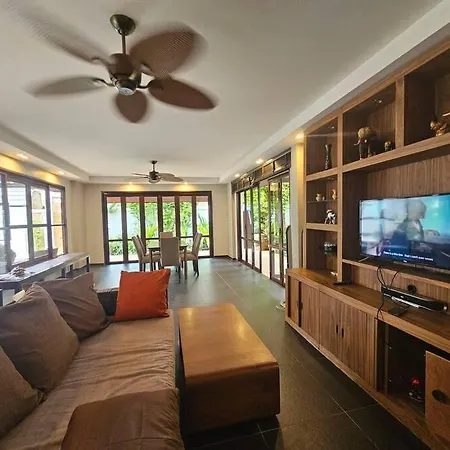 Villa Luxury 5br Pool Pattaya-family & Friends Fun Escape-bbq, Pool Table *
