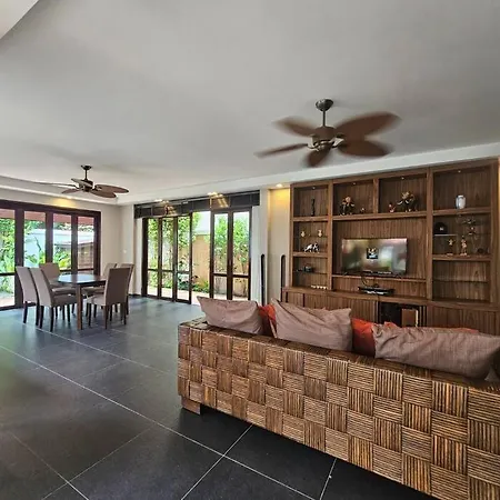 Luxury 5br Pool Pattaya-family & Friends Fun Escape-bbq, Pool Table Villa