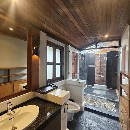 Luxury 5br Pool Pattaya-family & Friends Fun Escape-bbq, Pool Table Villa Pattaya