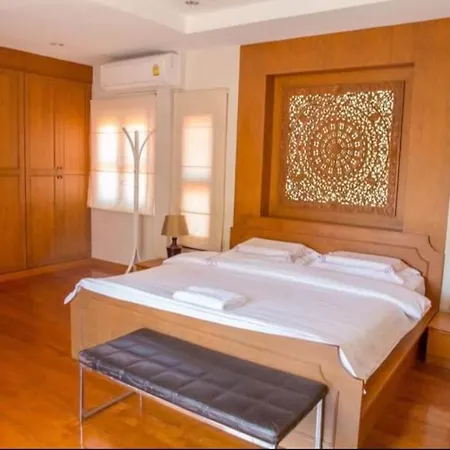 Luxury 5br Pool Pattaya-family & Friends Fun Escape-bbq, Pool Table * Pattaya