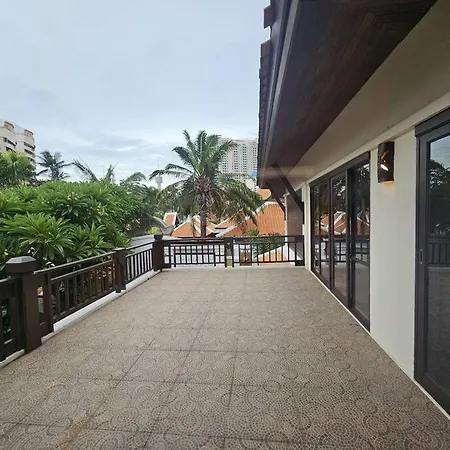 Villa Luxury 5br Pool Pattaya-family & Friends Fun Escape-bbq, Pool Table