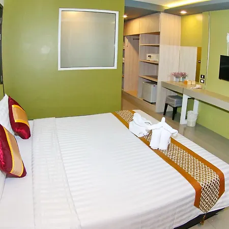 Hotel Arthitaya Nature & Lakkhana Poolside