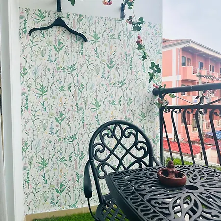 Center Luxurious Garden 2
