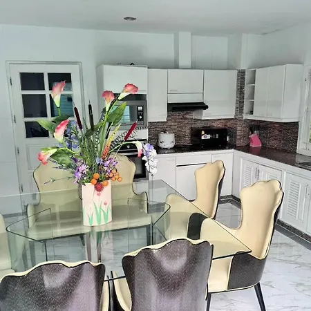 芭提雅南路4卧4卫 Blue Star Pool 近步行街和夜市 Villa *