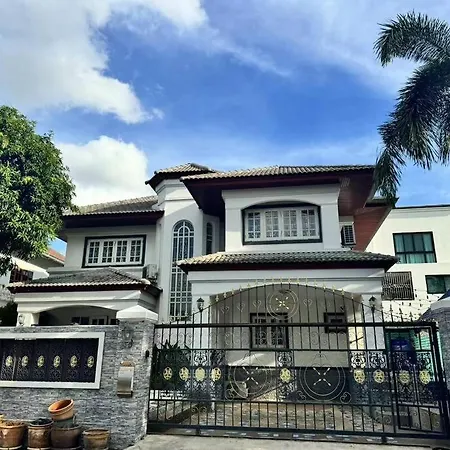 芭提雅南路4卧4卫 Blue Star Pool 近步行街和夜市 Pattaya
