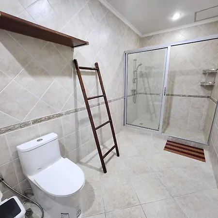 Phratamnak Seaside Pool Villa Pattaya