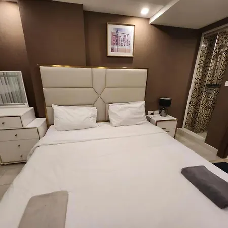 Grand Avenue 3bedr 3bathr 36&36&51sqm 3rooms Together Pool View Or City View Apartment