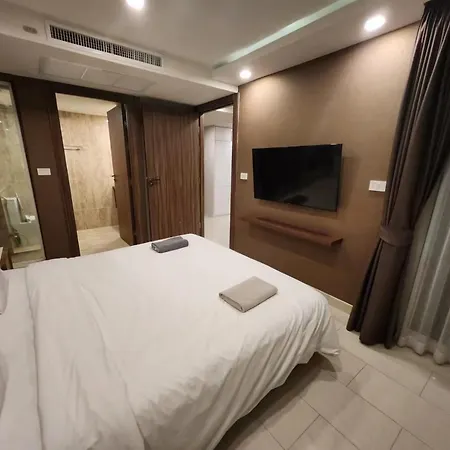 Grand Avenue 3bedr 3bathr 36&36&51sqm 3rooms Together Pool View Or City View Apartment