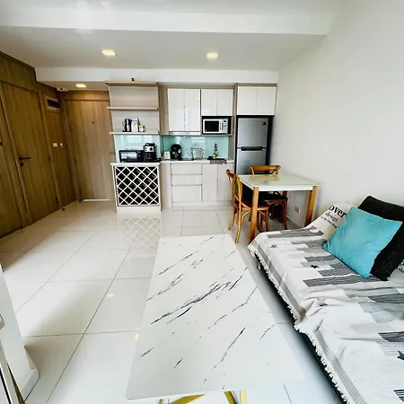 Apartment Cozy Ocean Hideaway 400m To & Fast Wi-fi Pattaya