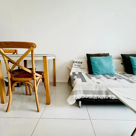 Cozy Ocean Hideaway 400m To & Fast Wi-fi Apartment Pattaya