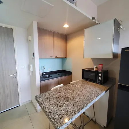 Unixx Seaview Apartment Pattaya