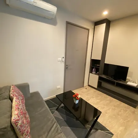 อพาร์ตโฮเทล The Base In
