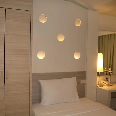 Sunshine & Residences Hotel 3*