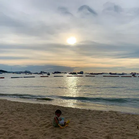 Blue Whale & Cafe Pattaya