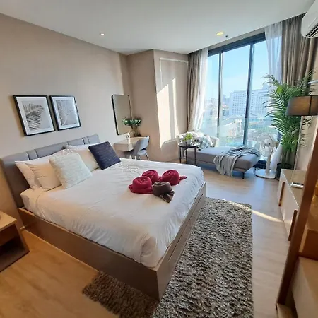 Edge By Mickey 4*