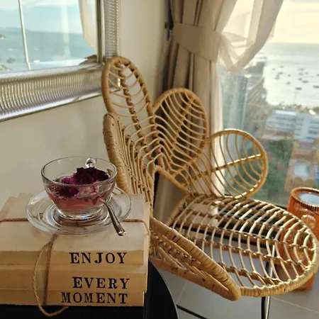 Edge By Mickey 4*
