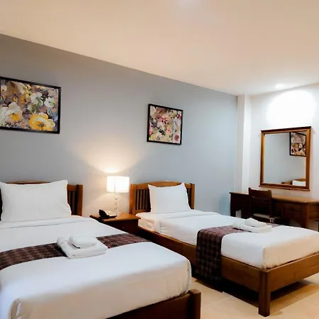 Angel Park Hotel *