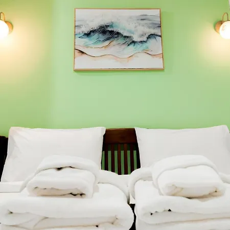 Angel Park Hotel *