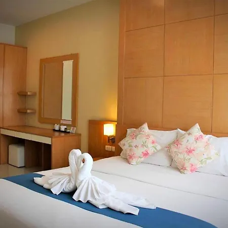 ดิ ไอคอนเพลซ 1 แอท พัทยากลาง โรงแรม 3*