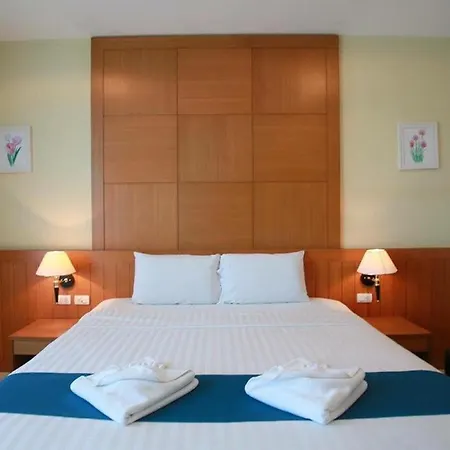 โรงแรม ดิ ไอคอนเพลซ 1 แอท พัทยากลาง 3*