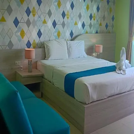 ดิ ไอคอนเพลซ 1 แอท พัทยากลาง 3* Pattaya