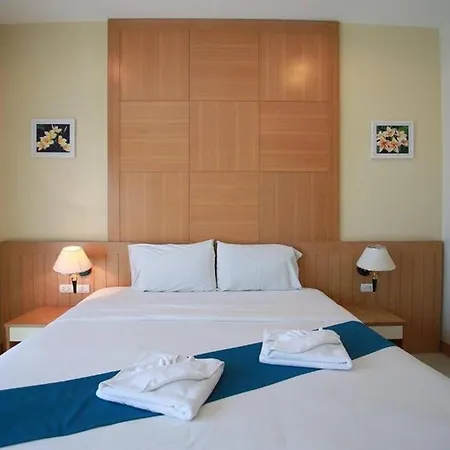 ดิ ไอคอนเพลซ 1 แอท พัทยากลาง โรงแรม 3*