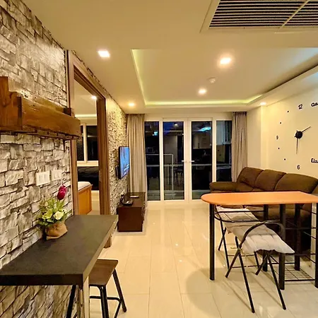 Grand Avenue Pattaya