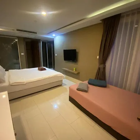 Patt Aya Grand Avenue 51sqm Family Room-pool View