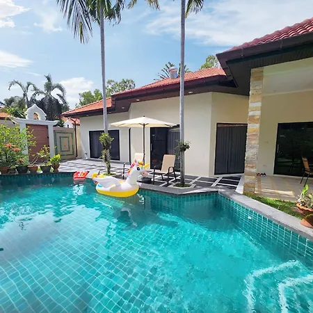 Villa Phratamnak Seaside Pool Pattaya
