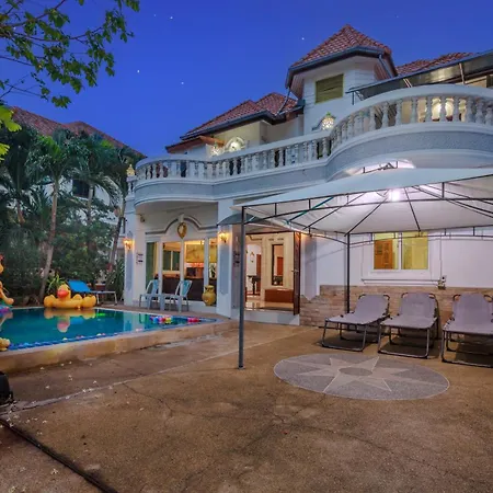 Ratana Near Walking Street And Beaches วิลล่า Pattaya