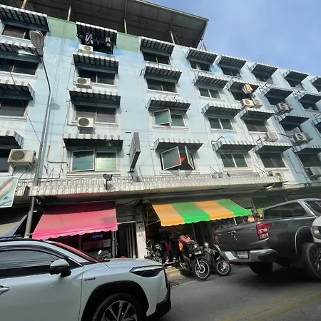 Oyo 75494 President บ้านพัก Pattaya