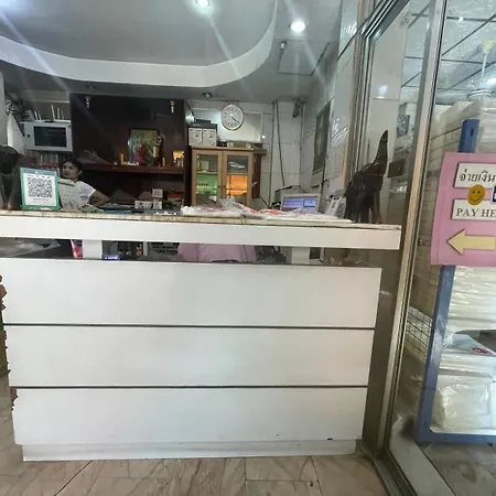 Oyo 75494 President บ้านพัก 3*