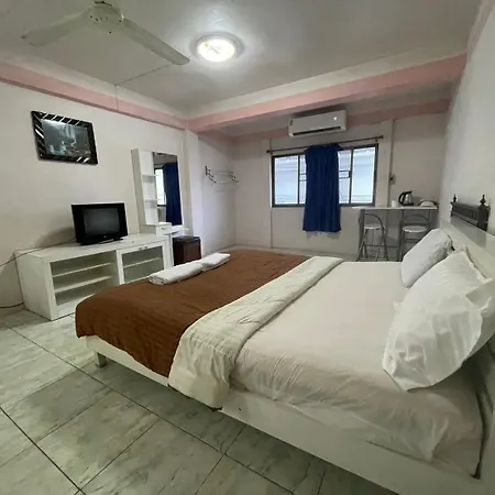 Oyo 75494 President บ้านพัก Pattaya