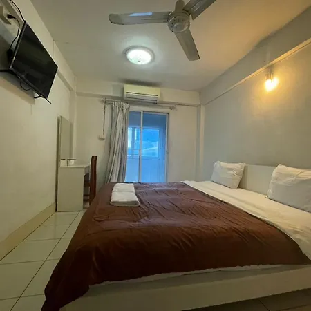 Oyo 75494 President บ้านพัก 3*