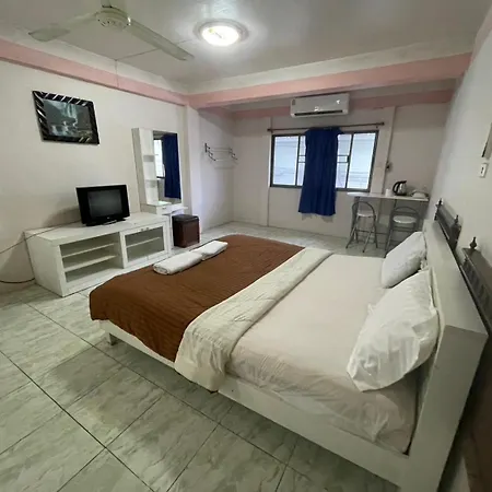 บ้านพัก Oyo 75494 President Pattaya