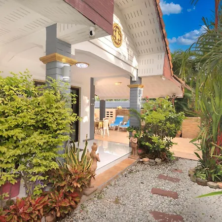 Corner Near Walking Street And Beaches *