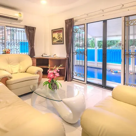 วิลล่า Kouac Near Walking Street And Beaches Pattaya