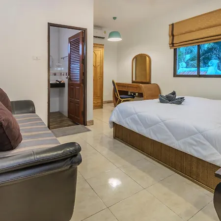 Madee Near Walking Street And Beaches Pattaya