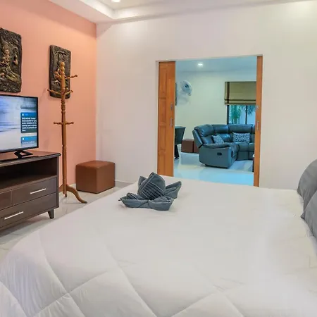 วิลล่า Madee Near Walking Street And Beaches Pattaya