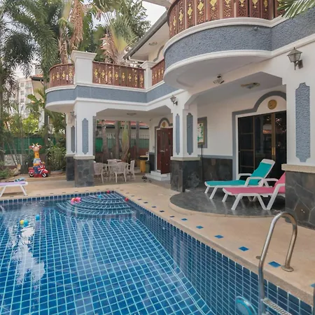 Madee Near Walking Street And Beaches Pattaya