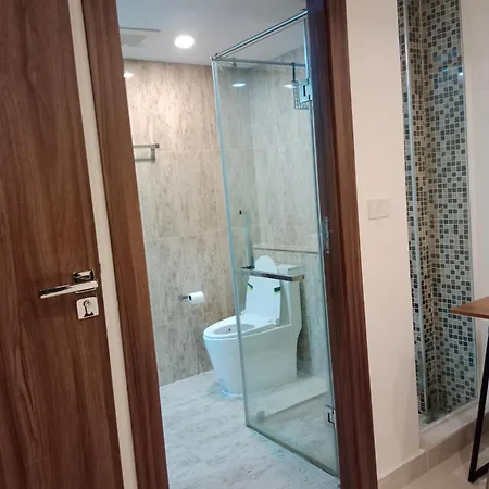 Grand Avenue Apartment *