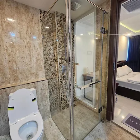 Grand Avenue Apartment *