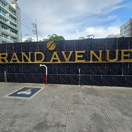 Grand Avenue Apartment