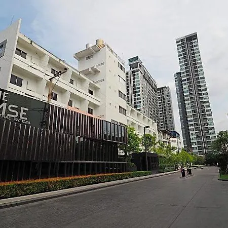 Apartment Kaws Theme Modern 1br - High Floor Seaview Pattaya