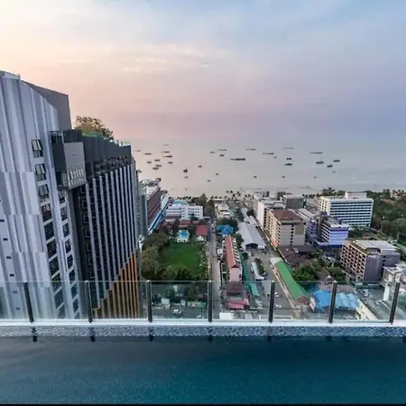 Kaws Theme Modern 1br - High Floor Seaview Apartment