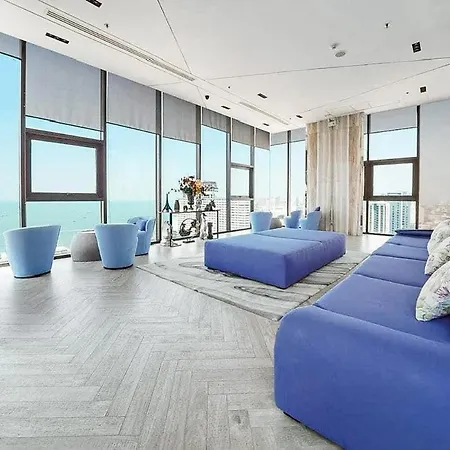 Apartment Kaws Theme Modern 1br - High Floor Seaview Pattaya