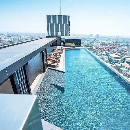 Kaws Theme Modern 1br - High Floor Seaview Apartment