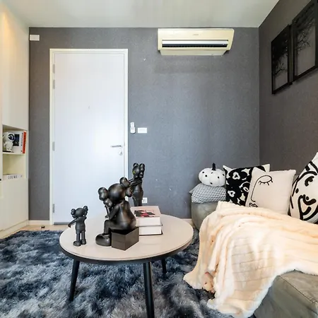 Kaws Theme Modern 1br - High Floor Seaview Pattaya